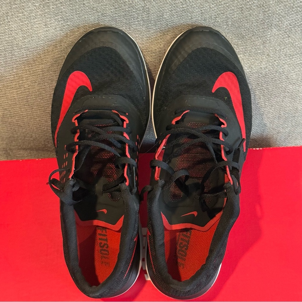 Nike Black and Red FS Lite Run 2